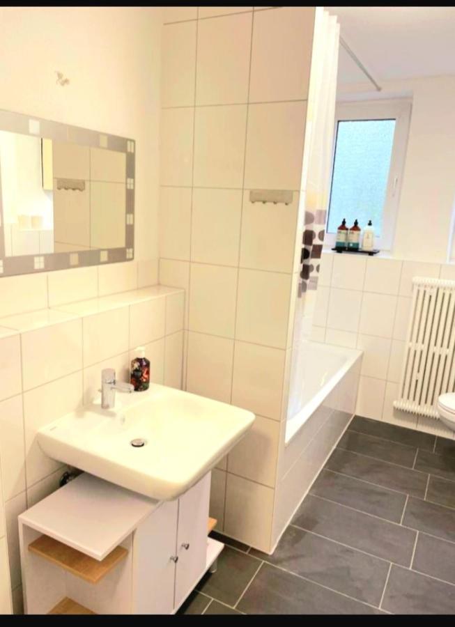 City Apartment Duisburg 2#Netflix &Wlan &Kingsize Bett & Kaffee Maschine & Central & 500M Innenhafen & 2 Min U Bahn Extérieur photo