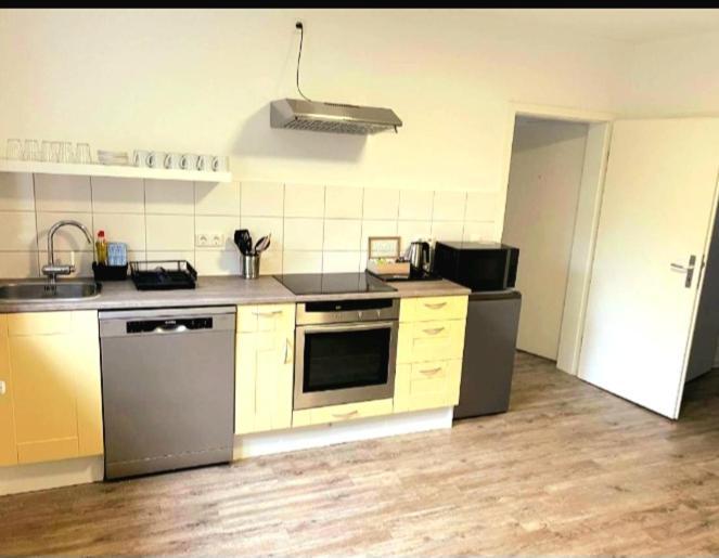 City Apartment Duisburg 2#Netflix &Wlan &Kingsize Bett & Kaffee Maschine & Central & 500M Innenhafen & 2 Min U Bahn Extérieur photo